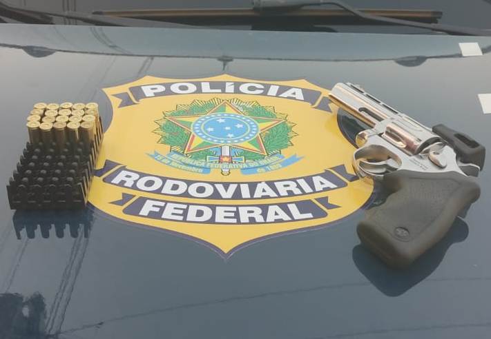 Motorista De Anos Preso Por Porte Ilegal De Arma De Fogo E