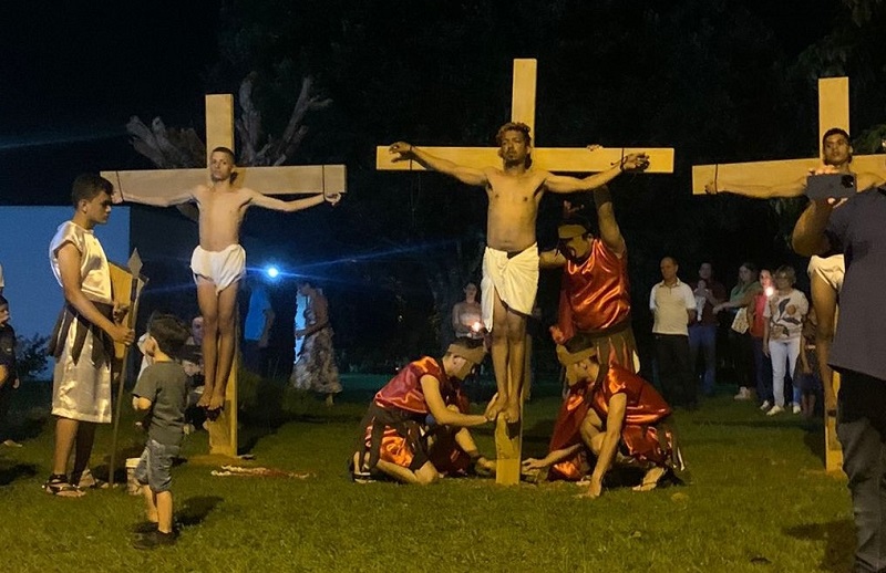 V Deos E Fotos Fi Is Acompanham E Se Emocionam Encena O Da Paix O