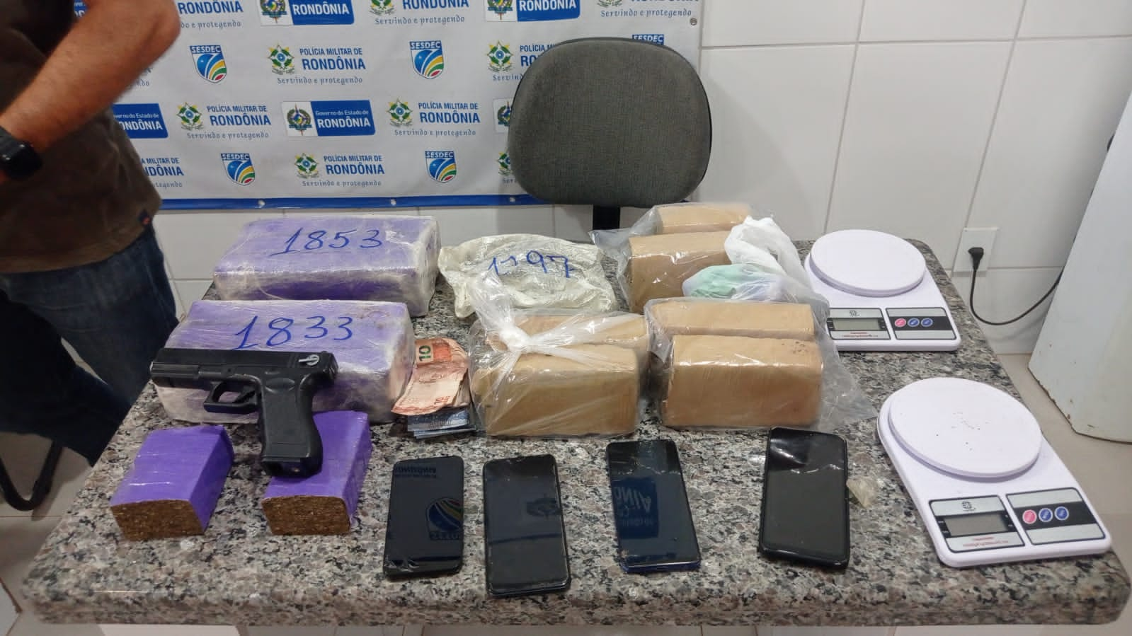 PM apreende quase 7 kg de maconha após denúncia em RO Extraderondonia