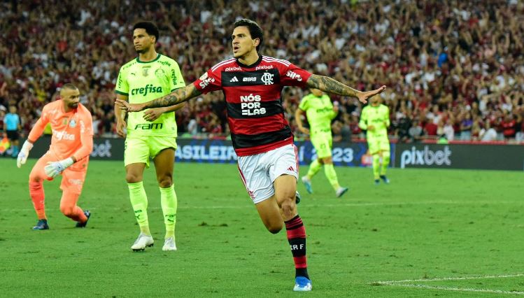 Flamengo de Tite atropela se credencia ao título brasileiro e baixa a