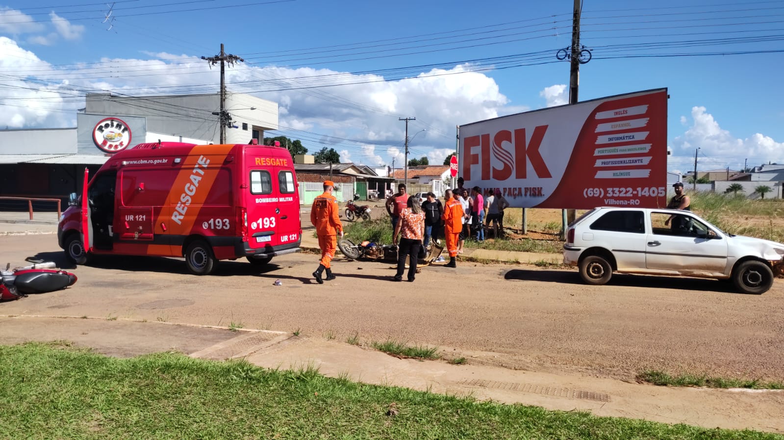 Duas motocicletas e um carro se envolvem em acidente em Vilhena |  Extraderondonia.com.br