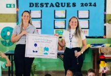 Sicoob Credisul doa biblioteca com 100 livros para Escola Mundo Mágico de Corumbiara