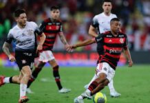 Flamengo sufoca Corinthians e larga na frente na Copa do Brasil
