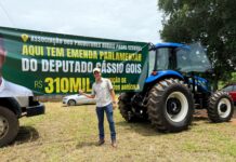 Deputado Cássio Gois entrega trator agrícola no valor de R$ 310 mil para produtores rurais em Cacoal