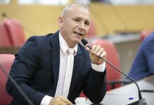 Ezequiel Neiva investe em lousas digitais e telas interativas para modernizar a educação em Corumbiara