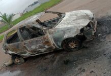 Veículo pega fogo e bombeiros atendem ocorrência em Vilhena; veja fotos