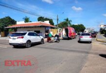 Colisão entre carro e bicicleta elétrica é registrada no centro de Vilhena