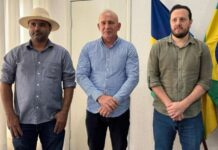 Vereador Nego Moraes acompanha assinatura de ordem de serviço para construção de quadras de grama sintética em Vilhena