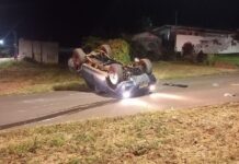 Caminhonete capota após colisão em cruzamento sem sinalização em Colorado