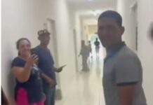 VÍDEO: Moradores de Jaru protestam contra auxílio-alimentação de R$ 1,2 mil aos vereadores entregando cestas básicas nos gabinetes dos parlamentares