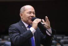 Coronel Chrisóstomo obstrui sessões na Câmara em defesa da anistia a presos de 8 de janeiro