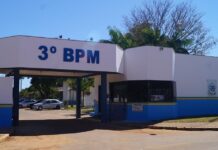 Criança com autismo é encontrada sozinha em via pública e devolvida à família pela polícia em Vilhena