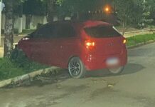 Motorista perde consciência e colide contra árvore na Avenida Paraná em Vilhena