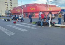 VÍDEO: Colisão entre motos deixa mulher ferida com suspeita de fratura em Vilhena