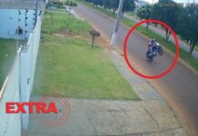 VÍDEO: motociclista fratura pé ao perder controle enquanto empinava veículo em Vilhena
