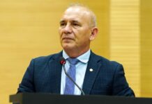 Ezequiel Neiva propõe homenagem a redatores oficiais e equipe do Nufis na Alero