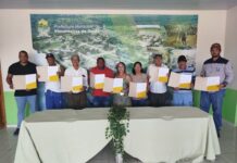 Famílias recebem títulos definitivos de imóveis urbanos em Pimenteiras do Oeste; veja fotos