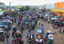 COLORADO: cavalgada marca abertura da 37ª Expocol com grande participação popular
