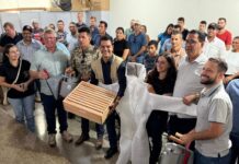 Deputado Cássio Gois entrega mais de 50 kits apícolas para produtores de Rolim de Moura no Dia do Agricultor