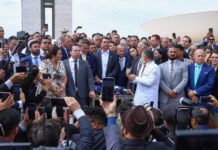 Oposição protesta contra prisão de Bolsonaro, anuncia obstrução no Congresso, defende anistia e fim do foro privilegiado; Coronel Chrisóstomo participa da mobilização