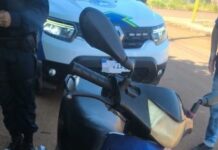 Mulher é detida em Vilhena por suspeita de adulteração de veículo e abandono de incapaz