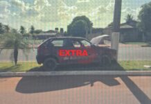 Homem embriagado perde controle de carro e bate em poste no centro de Cerejeiras