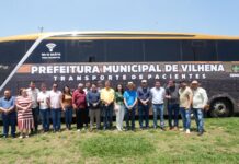 Ônibus adaptado, entregue pelo senador Bagattoli, será usado para o transporte de pacientes de Vilhena