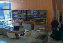 VÍDEOS: homem invade Shopping pelo teto, entra em joalheria e foge após sistema de alarme acionar em Vilhena