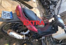 PM encontra motoneta abandonada em matagal no bairro Assossete em Vilhena