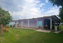 Vendaval causa destruição em sítio de Colorado; família busca ajuda para reconstrução