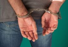 Homem é preso após ameaçar esposa por ciúmes em posto de combustível em Vilhena