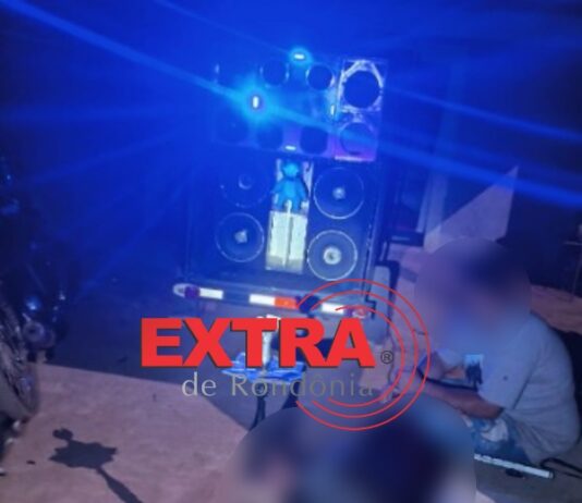 PM flagra adolescente consumindo álcool e narguilé durante ocorrência de som alto em Vilhena