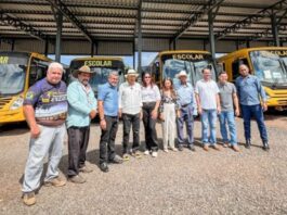 Confúcio Moura entrega investimentos e fortalece agricultura e educação em Castanheiras