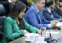 Deputada Dra. Taíssa reafirma seu compromisso com a valorização da educação e vota favorável para concurso público na Seduc