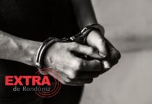 Mulher é presa ao ser flagrada com mandado em aberto e portando faca durante patrulhamento em Chupinguaia