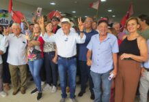 “Caminhada Esperança” reúne mais de 300 pessoas e lideranças políticas em Vilhena; Confúcio diz que vai à reeleição e elogia Lula