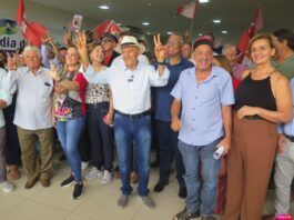 “Caminhada Esperança” reúne mais de 300 pessoas e lideranças políticas em Vilhena; Confúcio diz que vai à reeleição e elogia Lula