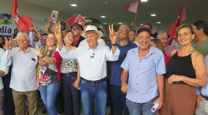 “Caminhada Esperança” reúne mais de 300 pessoas e lideranças políticas em Vilhena; Confúcio diz que vai à reeleição e elogia Lula