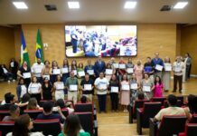 Eyder Brasil homenageia Escola Barão do Solimões pelos cem anos de história