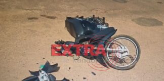 Acidente entre carro e motoneta deixa mulher ferida em Vilhena