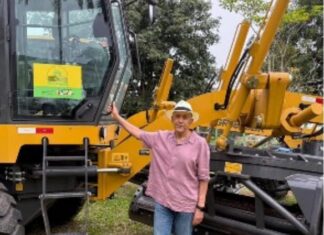 Senador Confúcio Moura entrega motoniveladoras para Rondônia