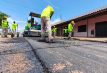 Ezequiel Neiva acompanha início das obras de recapeamento de 10 km de ruas com asfalto usinado em Cerejeiras