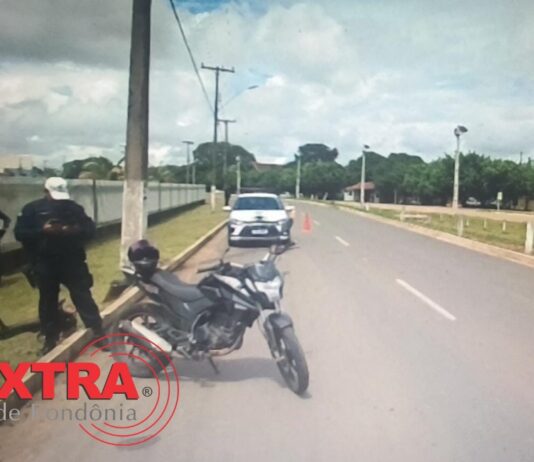 Motociclista perde controle e atinge trabalhadora na Avenida Brigadeiro Eduardo Gomes em Vilhena
