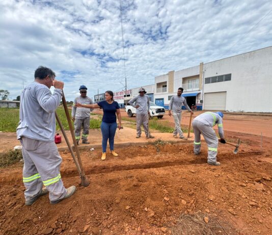 Deputada Dra. Taíssa Sousa visita obra do Estádio João Saldanha e reforça compromisso com o esporte em Guajará-Mirim