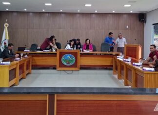 Adiamento e silêncio de vereadora levantam suspeitas de manobra para favorecer ex-prefeito, apesar de alerta do atual gestor sobre riscos a Colorado