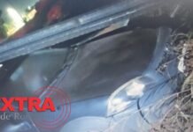 Motorista derruba poste com picape, deixa fiação de alta tensão na pista e foge do local em Vilhena