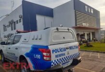 Dupla foge da PM, sofre queda de moto e entrega esconderijo de motoneta furtada em Vilhena