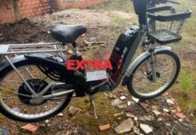 Bicicleta elétrica abandonada em terreno baldio é localizada pela Polícia Militar em Vilhena