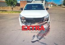 Colisão entre carros em cruzamento resulta em danos materiais em Vilhena
