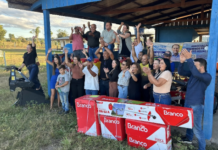 Cirone e Amanda entregam implementos agrícolas para Associação Águas Claras em Vilhena